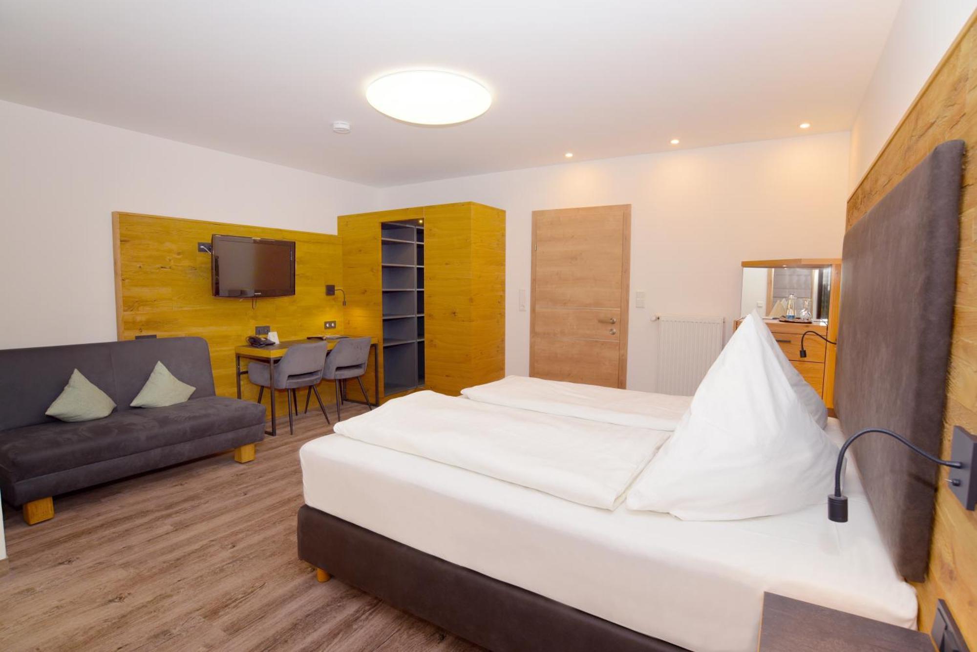Hotel Gasthof Krone ชแปล็ต ภายนอก รูปภาพ